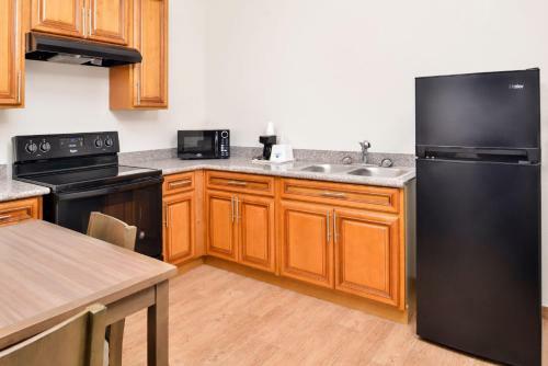 Hotel Americas Best Value Inn And Suites-humble