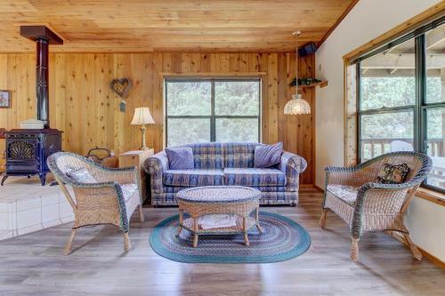 Mountain Getaway In The Pines