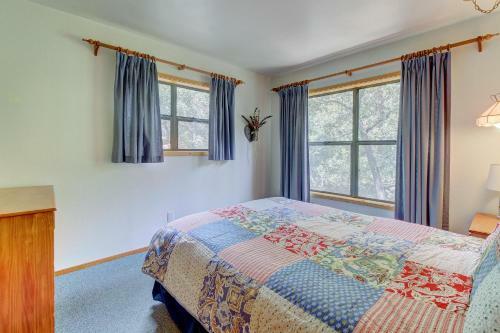 Mountain Getaway In The Pines