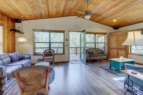 Mountain Getaway In The Pines