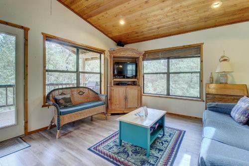 Mountain Getaway In The Pines