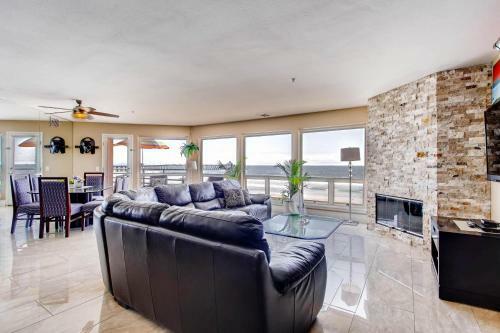 Imperial Beach Club 207