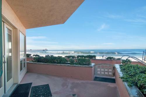 Imperial Beach Club 111