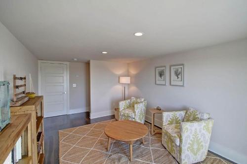 2301 Palm Boulevard Home