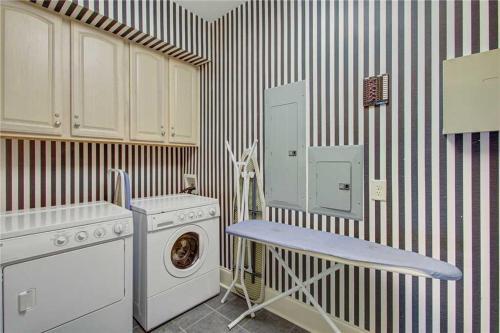 33rd Avenue 4