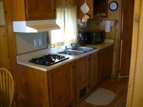 Pio Pico Camping Resort One-bedroom Cabin 14