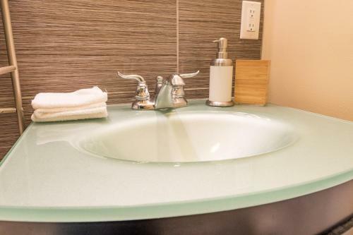 Apartamento New! 2br/2ba Modern Apt -- Near Nyc Train