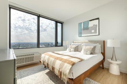 Deedee's Sky Rise Apartments At Newport II