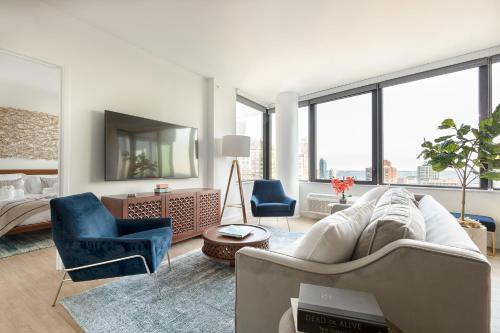 Deedee's Sky Rise Apartments At Newport II