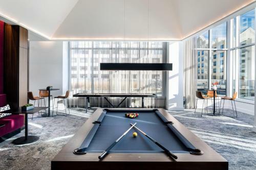 Deedee's Sky Rise Apartments At Newport II