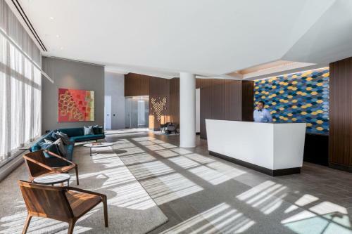 Deedee's Sky Rise Apartments At Newport II