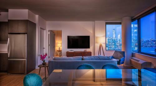 Deedee's Sky Rise Apartments At Newport II