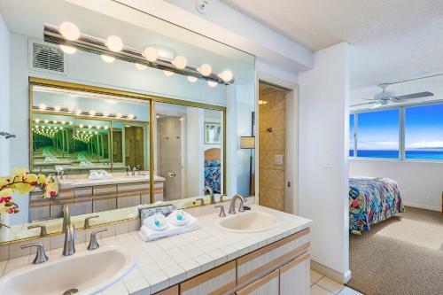 Royal Kahana 210