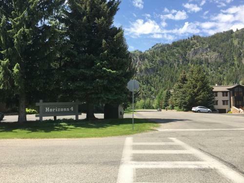 Sun Valley Condo 153