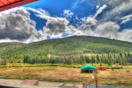 Lakeside, Ski Condo With Hot Tub And Pool