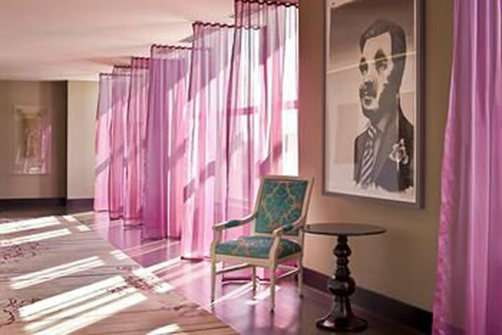 Hotel *the Nines*