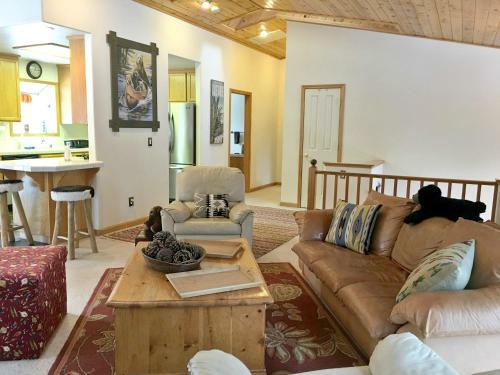 Kingswood Estate Cabin Retreat