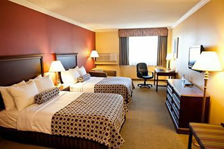Crowne Plaza Hotel Edison