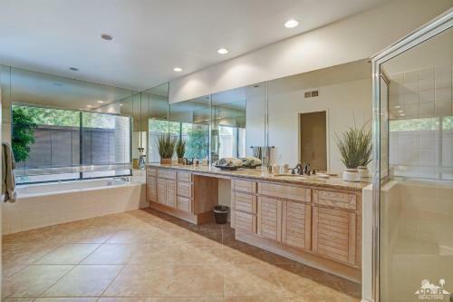 3 Bedroom Condominium In La Quinta, Ca (#pga305)