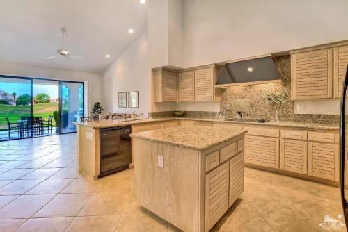 3 Bedroom Condominium In La Quinta, Ca (#pga305)