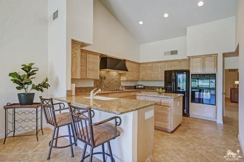 3 Bedroom Condominium In La Quinta, Ca (#pga305)
