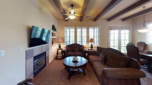 2 Bedroom Villa In La Quinta, Ca (#lv212)