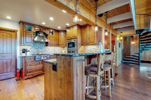 Thunderbird Chalet