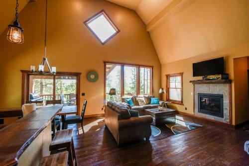 Copperhead Cabin