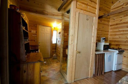 Lodge Frontier Cabin