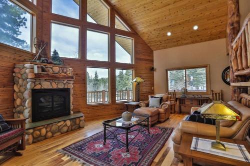 Deep Snow Lodge