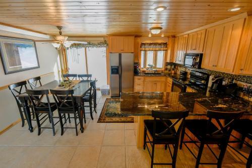 Twisted Pines Lodge