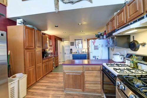 Apartamento Cozy Suite W/ Private Bath, Gym, & Sauna!