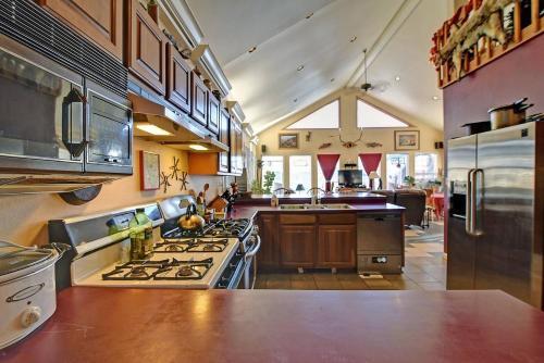 Apartamento Cozy Suite W/ Private Bath, Gym, & Sauna!