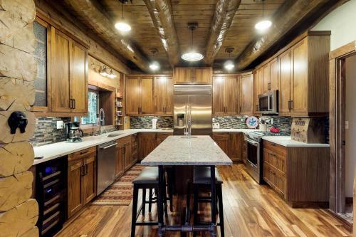 Eagle's Roost Lodge