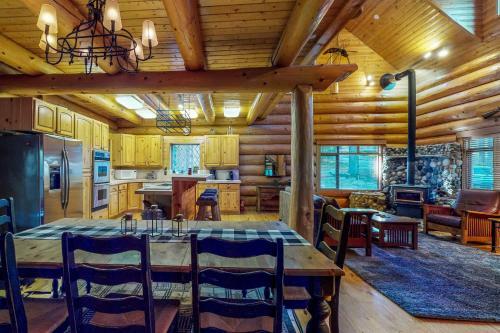 Soaring Pines Lodge & Bunkhouse
