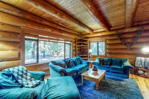 Soaring Pines Lodge & Bunkhouse