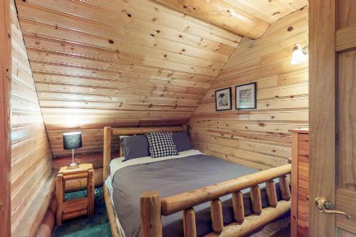 Soaring Pines Lodge & Bunkhouse