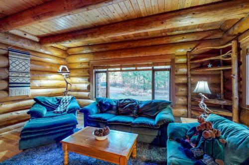 Soaring Pines Lodge & Bunkhouse