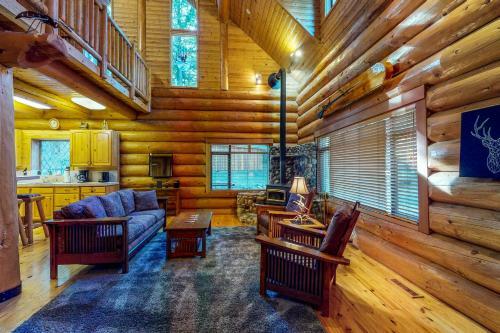 Soaring Pines Lodge & Bunkhouse