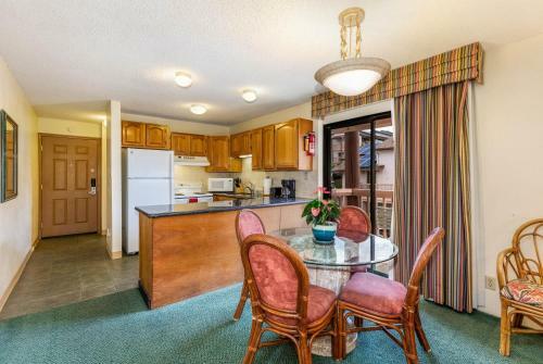 Banyan Harbor Resort #c33 - Free Parking - 2br/1.5ba