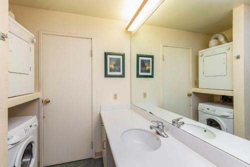 Banyan Harbor Resort #c33 - Free Parking - 2br/1.5ba