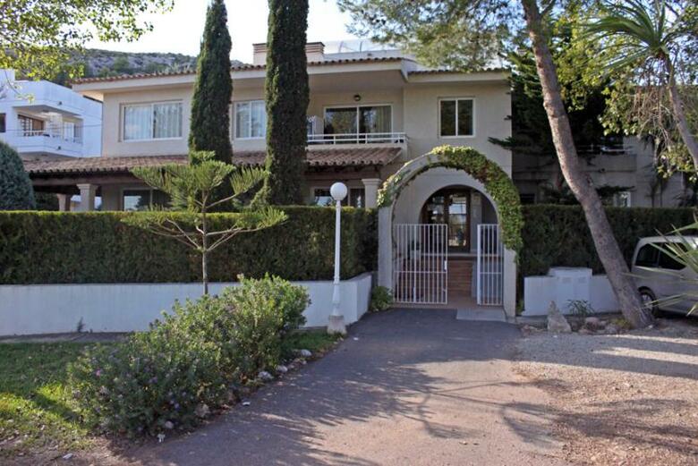Cabot Las Velas Apartments