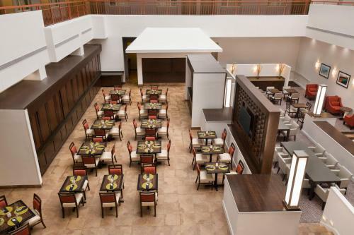 Hotel Embassy Suites Baltimore - At Bwi Airport