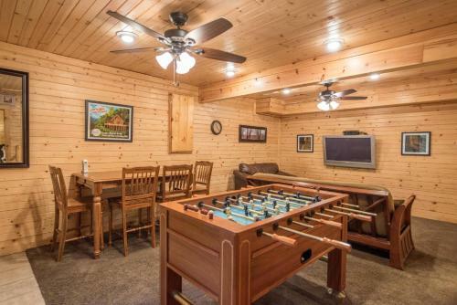 Frontier Cabin In Hocking Hills