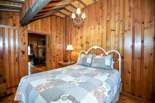 Settler - Hocking Hills Cabin