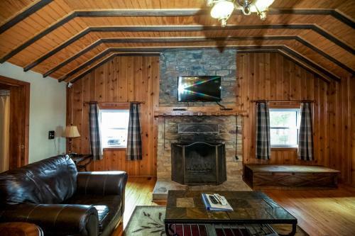 Settler - Hocking Hills Cabin