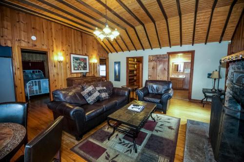 Settler - Hocking Hills Cabin