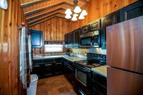 Settler - Hocking Hills Cabin