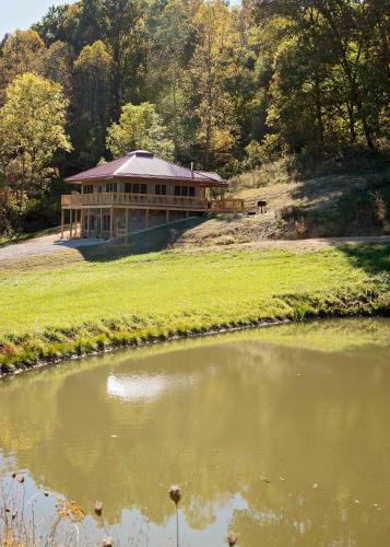 Lily Pad - Hocking Hills Cabin