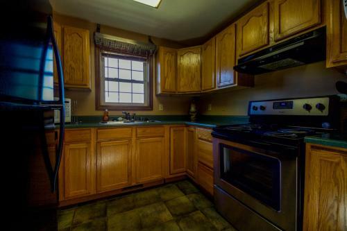 Coyote - Hocking Hills Cabin